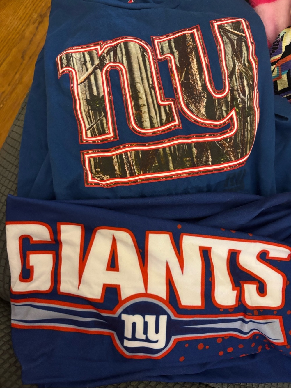 Woman’s Giants Graphic short Sleeve Shirt and leggings
